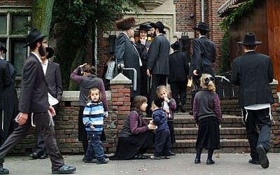 Illustrative: Hasidic Jews in Brooklyn, New York (Mendy Hechtman/Flash90)