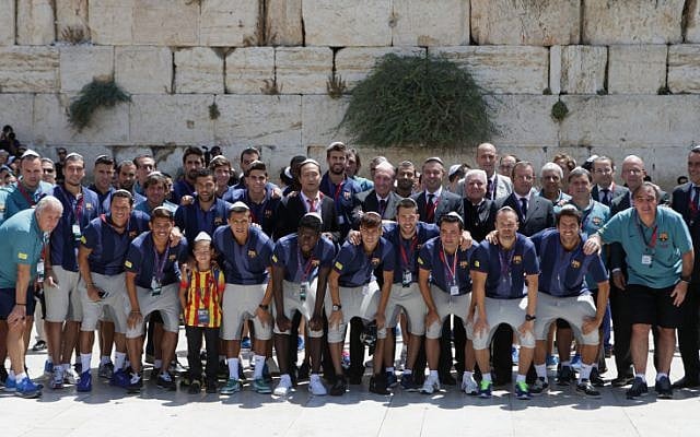 FC Barcelona football team at the Western Wall in Jerusalem's Old City,  August 04, 2013. (photo credit: Alex Kolomoisky/FLASH90)
