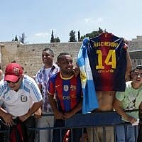 Fans of FC Barcelona football team at the Western Wall in Jerusalem's Old City,  August 04, 2013. (photo credit: Alex Kolomoisky/FLASH90)