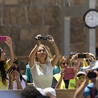 Fans scream as the FC Barcelona football team arrives at the Western Wall in Jerusalem's Old City, August 04, 2013. (photo credit: Yonatan Sindel/FLASH90)