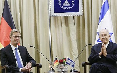 Israeli President Shimon Peres (right) meets with German Foreign Minister Guido Westerwelle at Peres's residence in Jerusalem on August 11, 2013. (photo credit: Miriam Alster/Flash90)