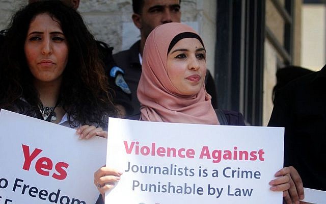 Journalists protest security crackdown in Ramallah, August 25, 2013 (photo credit: Issam Rimawi/Flash90) Journalists protest security crackdown in Ramallah, August 25, 2013 (photo credit: Issam Rimawi/Flash90)