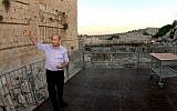 Then-minister of Jerusalem and Diaspora Affairs Naftali Bennett unveils a temporary platform built for pluralistic prayer at the Western Wall in Jerusalem in August 2013. (Ezra Landau/Flash90)