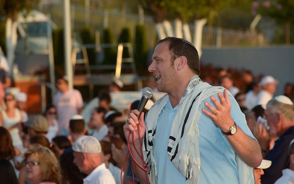 Daniel Greyber talks to the crowd at Maccabiah 2013 (photo credit: courtesy)