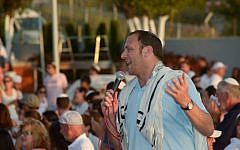 Daniel Greyber talks to the crowd at Maccabiah 2013 (photo credit: courtesy)