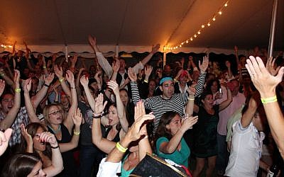 Jewish singles dance to "YMCA" earlier this month at the Club Getaway in Kent, Conn.. (Club Getaway via JTA)
