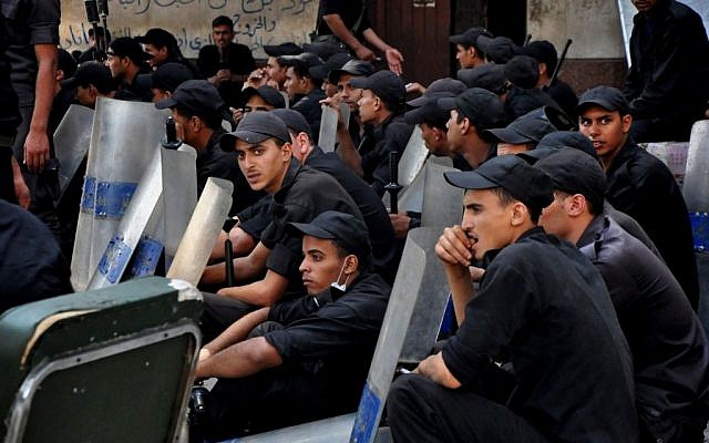 Egyptians security forces standby at the al-Fatah mosque, after hundreds of Muslim Brotherhood supporters barricaded themselves inside the mosque overnight, following a day of fierce street battles that left scores of people dead, near Ramses Square in downtown Cairo, Egypt, Saturday. (AP Photo/Hussein Tallal) Egyptians security forces standby at the al-Fatah mosque, after hundreds of Muslim Brotherhood supporters barricaded themselves inside the mosque overnight, following a day of fierce street battles that left scores of people dead, near Ramses Square in downtown Cairo, Egypt, Saturday. (AP Photo/Hussein Tallal)