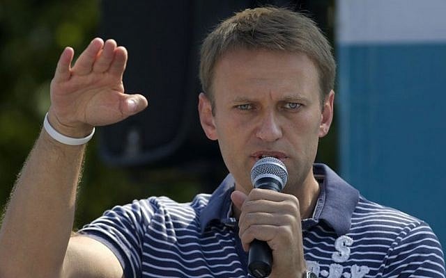 Alexei Navalny speaks to supporters in downtown Moscow. (photo credit: AP/Ivan Sekretarev)