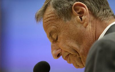 San Diego Mayor Bob Filner speaks after agreeing to resign at a city council meeting Friday, Aug. 23, 2013, (photo credit: AP/Gregory Bull)