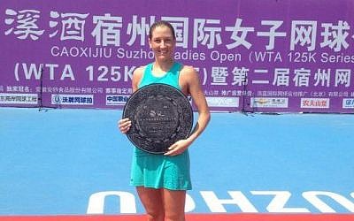 Shahar Peer after winning the Caoxijiu Suzhou Ladies Open in China on August 10, 2013. (Photo credit: Shahar Peer/Facebook)