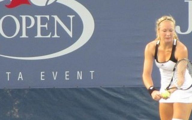 Israeli tennis player Julia Glushko (Photo credit: Howard Blas) Israeli tennis player Julia Glushko (Photo credit: Howard Blas)