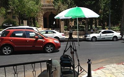 A camera waiting for Tzipi Livni and Saeb Erekat to arrive in front of the King David Hotel (photo credit: Times of Israel) A camera waiting for Tzipi Livni and Saeb Erekat to arrive in front of the King David Hotel (photo credit: Times of Israel)