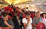 File: Israelis on board a flight to Turkey during the Passover holiday, April 12, 2009. (Shay Levy/Flash90)