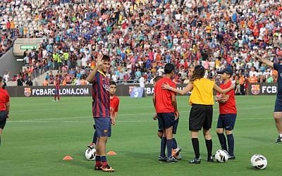 Neymar waves to the crowd before returning to a clinic with special education children. (photo credit: Yehuda Kirschenbaum) Neymar waves to the crowd before returning to a clinic with special education children. (photo credit: Yehuda Kirschenbaum)