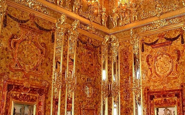 File: A reconstructed view of the fabled Amber Room (photo credit: jeanyfan, public domain/Wikimedia Commons) File: A reconstructed view of the fabled Amber Room (photo credit: jeanyfan, public domain/Wikimedia Commons)