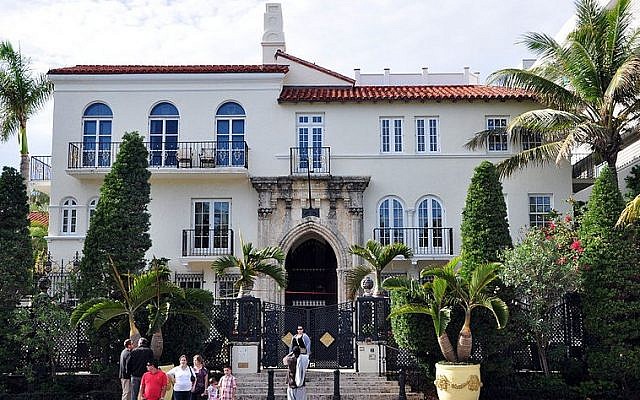 The Versace mansion, purchased by the Israeli-born Nakash brothers. (photo credit: Wikimedia Commons/Chensiyuan CC BY-SA 2.5) The Versace mansion, purchased by the Israeli-born Nakash brothers. (photo credit: Wikimedia Commons/Chensiyuan CC BY-SA 2.5)