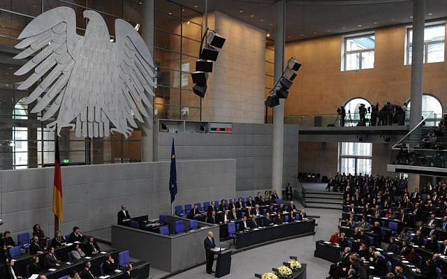 President Shimon Peres speaking at the Bundestag in during a visit in Berlin, Germany. January 27, 2010 (photo credit: Amos Ben Gershom/GPO/Flash90) President Shimon Peres speaking at the Bundestag in Berlin, January 27, 2010 (photo credit: Amos Ben Gershom/GPO/Flash90)