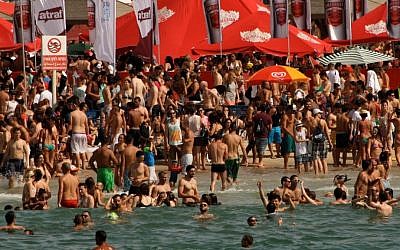Throngs at a Tel Aviv beach, June 7, 2013. Things looked very different last summer. (photo credit: Lucie March/Flash90)