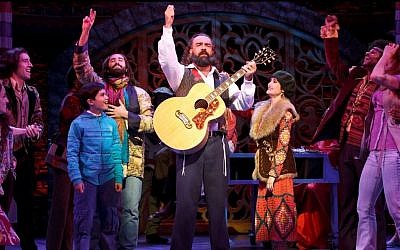 Eric Anderson, center, as Rabbi Shlomo Carlebach in 'Soul Doctor' (photo credit: Carol Rosegg)