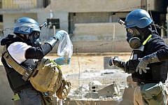 Members of a UN investigative team take samples near the site of an alleged chemical weapons attack in Syria, August 28, 2013. (AP/United Media Office of Arbeen)