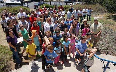 The graduation of the Torah School at the revitalized Temple Beth Israel of Highland Park and Eagle Rock, May 19, 2013. (photo credit: Temple Beth Israel of Highland Park and Eagle Rock/JTA)