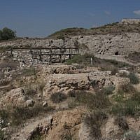 Tel Gezer overlook (photo credit: Shmuel Bar-Am) Tel Gezer overlook (photo credit: Shmuel Bar-Am)