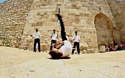 Aish's new Rosh Hashanah video urges Jews celebrating the new year to "get clarity." (Screenshot)