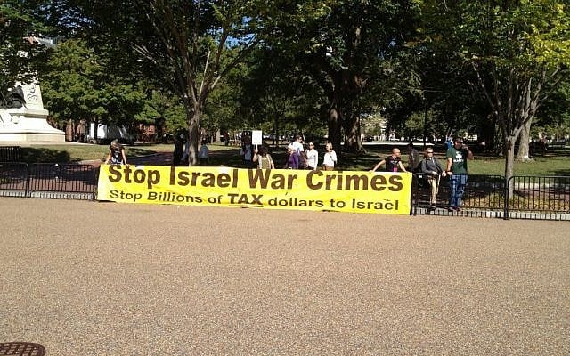 The protest outside the White House Monday. (photo credit: Raphael Ahren/ Times of Israel staff)