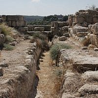 Solomonic gate (photo credit: Shmuel Bar-Am) Solomonic gate (photo credit: Shmuel Bar-Am)
