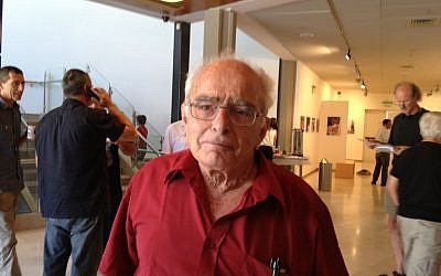 Former Palmach combatant Amnon Neumann (photo credit: Elhanan Miller/Times of Israel)
