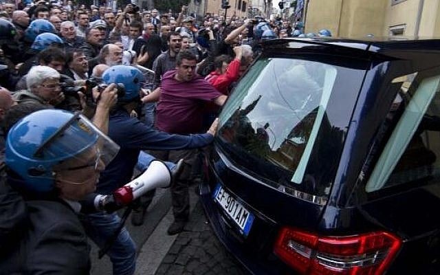 Rioters greet the hearse carrying the body of Nazi war criminal Erich Priebke in Rome, Italy, on Tuesday (photo credit: @GalvaniM via Twitter) Rioters greet the hearse carrying the body of Nazi war criminal Erich Priebke in Rome, Italy, on Tuesday (photo credit: @GalvaniM via Twitter)