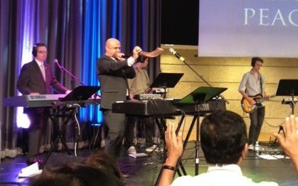 Pastor Robert Stearns blows shofar at the 2013 Day of Prayer for the Peace of Jerusalem Sunday night (photo credit: Times of Israel/Lazar Berman)