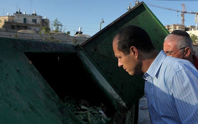 Nir Barkat during a tour at the capital's waste disposal and recycling infrastructures, October 10, 2011. (photo credit: Kobi Gideon/Flash90)