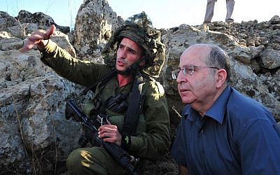 Defense Minister Moshe Ya'alon (R) with soldiers during his visit to a training exercise of the Paratroopers Brigade in the Golan Heights, on October 2, 2013. (photo credit: Ariel Hermoni/Ministry of Defense)
