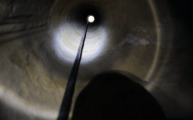 An air hole in the Ein Hashlosha tunnel, roughly 20 meters above the tunnel floor (Photo credit: David Buimovitch/ Flash 90)