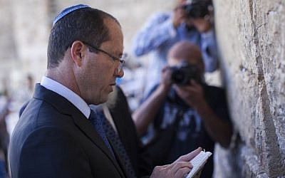Jerusalem Mayor and candidate for the municipal elections, Nir Barkat prays at the Western Wall in Jerusalem old city on October 22, 2013 during Israel’s municipal elections. Israelis are voting in municipal elections in a poll likely to be shunned by much of the public who see local authorities as tainted by corruption. (photo credit: Yonatan Sindel/Flash90)