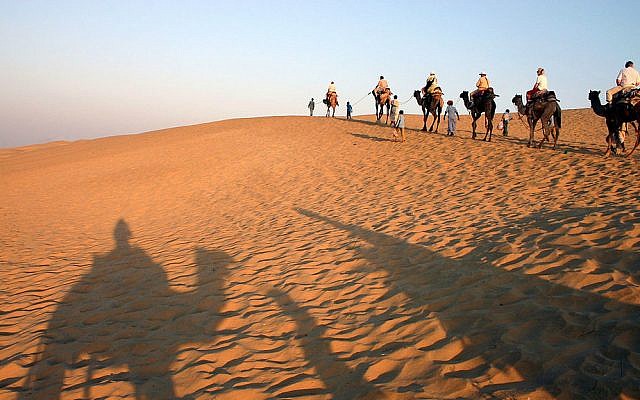 Tourists travelling in the Rajasthani desert (photo credit: CC BY Wikipedia/Flicka) Tourists travelling in the Rajasthani desert (photo credit: CC BY Wikipedia/Flicka)