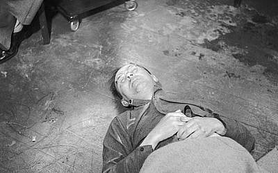 Himmler's corpse in Allied custody after his suicide by poison, 1945 (photo credit: Sutton L (Sgt): No 5 Army Film & Photographic Unit / Wikipedia Commons) Himmler's corpse in Allied custody after his suicide by poison, 1945 (photo credit: Sutton L (Sgt): No 5 Army Film & Photographic Unit / Wikipedia Commons)