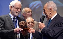 Dr. John Donoghue (L.) accepts a $1 million award from former president Shimon Peres at the BrainTech event in Tel Aviv, October 15, 2013. The award was presented to  Donoghue and his team for their work in using brain tech to treat degenerative brain diseases (Photo credit: Chen Galili)