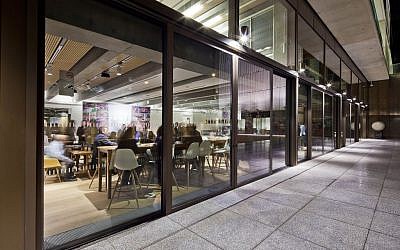 Zest Restaurant in the new London Jewish Community Center (photo credit: ©NinaSologubenko)