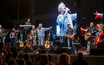 Shlomo Artzi at the inaugural concert (photo by Udi Ibn Haim)
