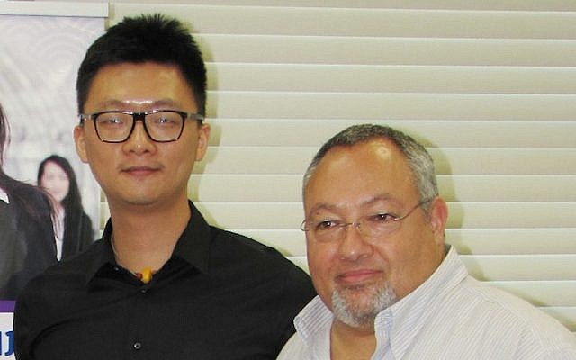 Johnny Lee (L.) and Zvi Shalgo (Photo credit: Courtesy)