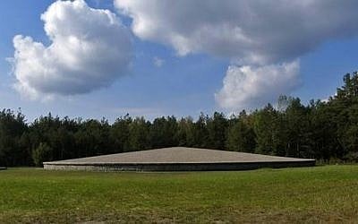 Memorial at mound of victims' ashes, Sobibor (photo: public domain)