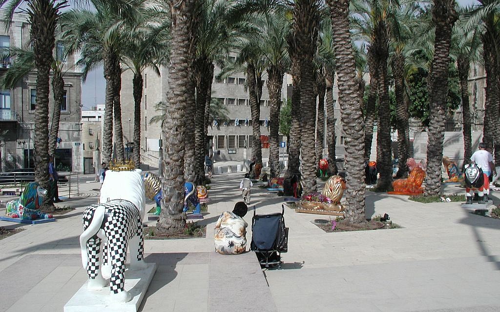 Safra Square Light Rail stop (photo credit: Shmuel Bar-Am)