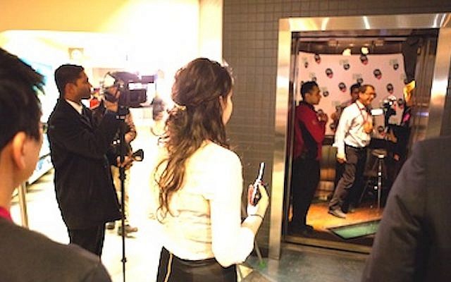 Start-ups give their in-elevator elevator pitches at the CN Tower in Toronto at last year's Elevator World Tour event. (photo credit: Courtesy) Start-ups give their in-elevator elevator pitches at the CN Tower in Toronto at last year's Elevator World Tour event. (photo credit: Courtesy)