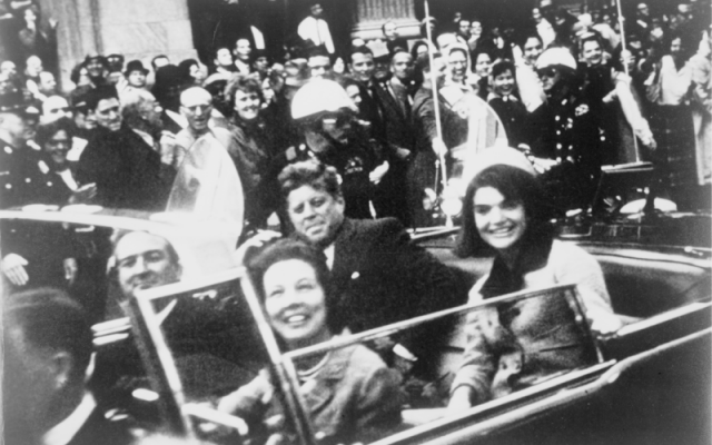 Jackie Kennedy (back seat - R) sitting beside President John F. Kennedy in the presidential limousine moments before his assassination. Victor Hugo King / Wikipedia Commons Jackie Kennedy (back seat - R) sitting beside President John F. Kennedy in the presidential limousine moments before his assassination. Victor Hugo King / Wikipedia Commons