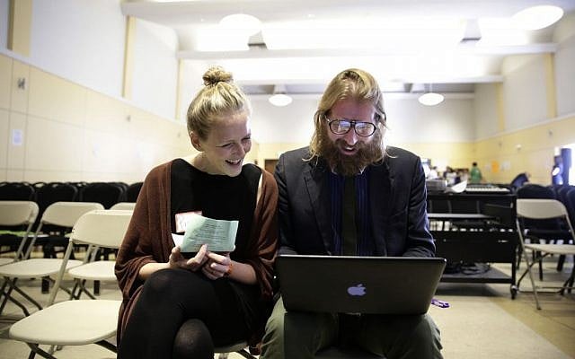 British comedians and co-founders of the Sunday Assembly, Sanderson Jones, right, and Pippa Evans smile as they go over their presentation before the Sunday Assembly on Sunday, Nov. 10, 2013, in Los Angeles. (photo credit: AP Photo/Jae C. Hong)