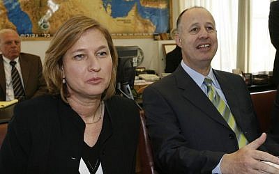 Tzipi Livni and Tzachi Hanegbi attend a Foreign Affairs and Defense Committee meeting (Photo credit: Michal Fattal /FLASH90)