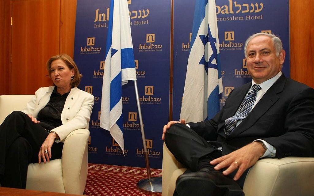 Kadima Chairwoman Tzipi Livni meets with rival Likud leader Benjamin Netanyahu in Jerusalem on Sunday Feb 22, 2009. for talks on forging the government coalition. (Photo credit: Kobi Gideon / FLASH90) Kadima Chairwoman Tzipi Livni meets with rival Likud leader Benjamin Netanyahu in Jerusalem on Sunday Feb 22, 2009. for talks on forging the government coalition. (Photo credit: Kobi Gideon / FLASH90)