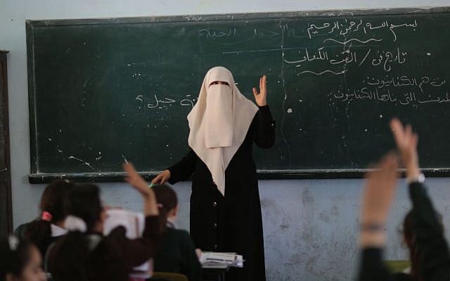 Palestinian students take part in a class at al-Qahera elementary school in Gaza City, April 2, 2013 (photo credit: Wissam Nassar/Flash90) Palestinian students take part in a class at al-Qahera elementary school in Gaza City, April 2, 2013 (photo credit: Wissam Nassar/Flash90)